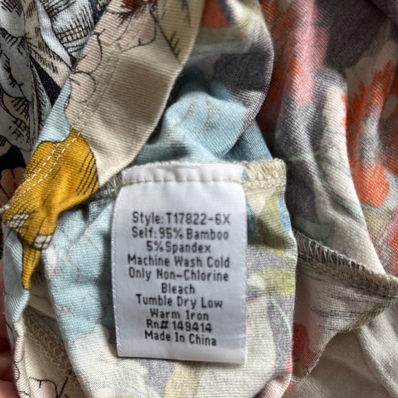 Johnny Was The Janie Favorite Short Sleeve V-Neck Tee Top Floral Sz 3X Like New - Picture 6 of 6